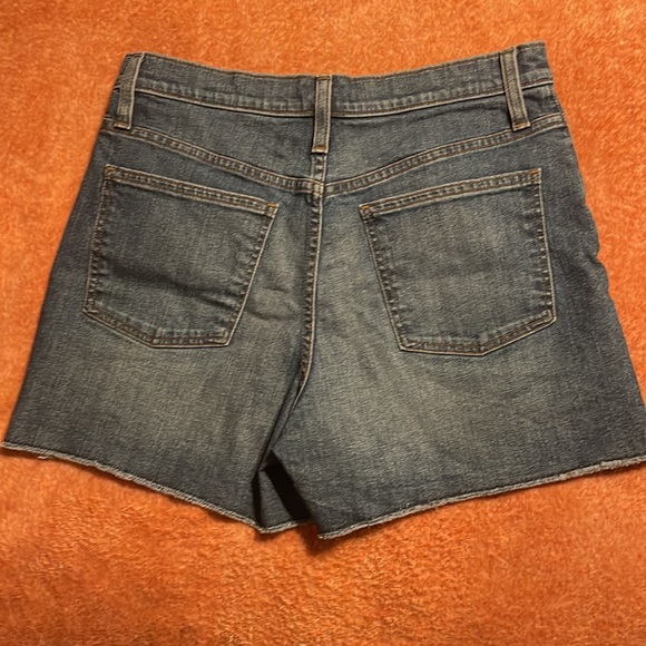 J. CREW PREOWNED DENIM HIGH RISE SHORTS SIZE 29. DISTRESSED RAW HEM ROOMY - Picture 3 of 6